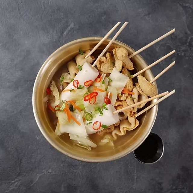 Busan Skewer Fish Cake Soup (부산 어묵탕).
