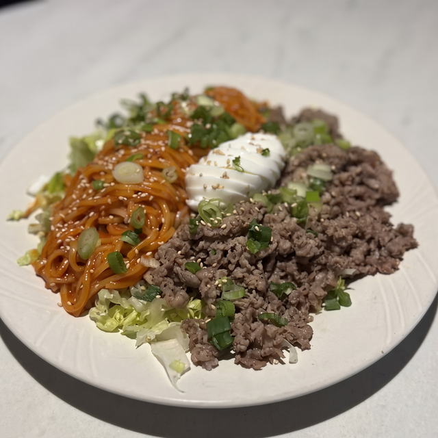 Spicy Jjolmyeon & Brisket (매운 쫄면 & 양지머리).