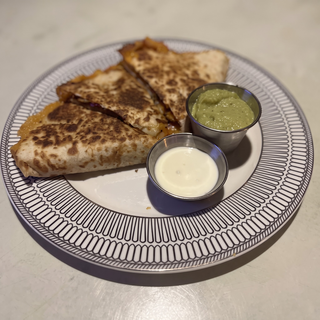 Kimchi Chicken Quesadilla (김치 치킨 케세디아)