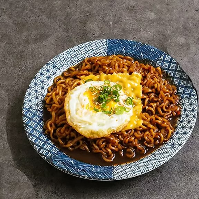 Egg & Cheese Jjapaghetti (짜파게티&계란&치즈).
